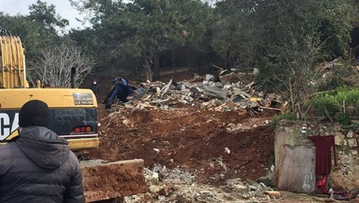 Burgazada'da at ahırları İBB ekipleri tarafından yıkıldı