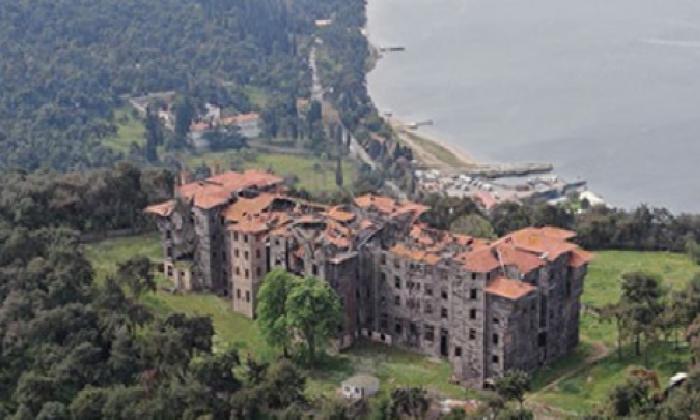 Büyükada Rum Yetimhanesi her an çökebilir!